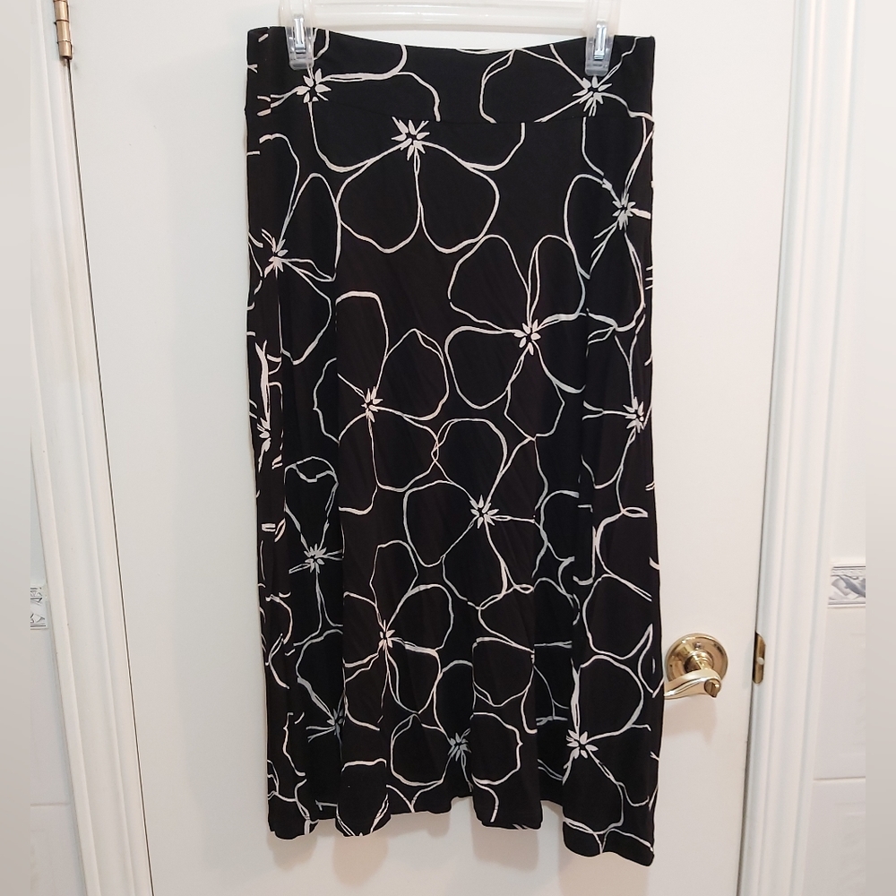 🤯 2/$15 Joe Fresh Black and White Floral Skirt Size Medium (M)